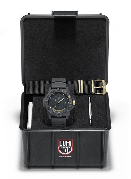 Годинник Luminox Master Carbon SEAL "No One Left Behind" Limited Edition XS.3805.NOLB.SET + ремінець 525405 фото